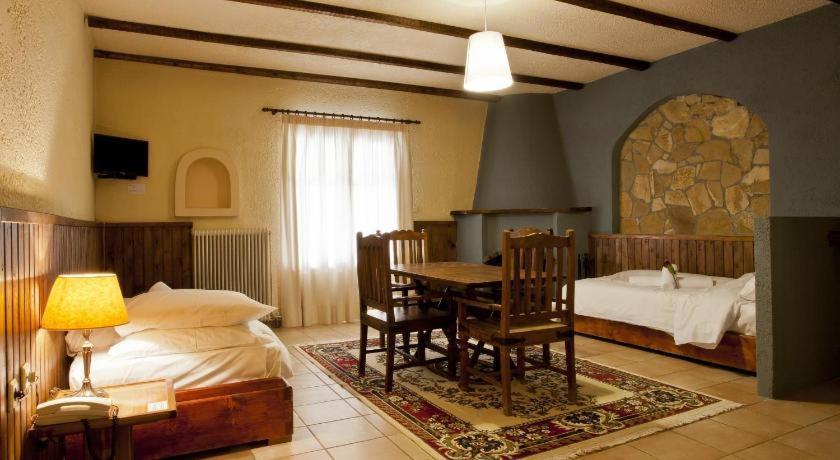 Fanaras Hotel Калаврита Экстерьер фото