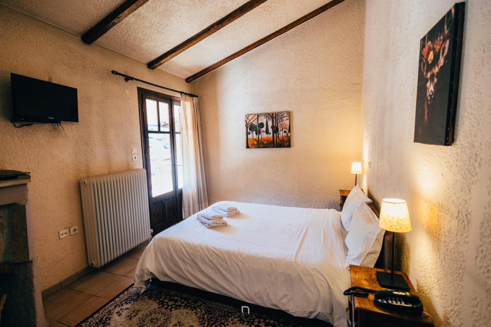 Fanaras Hotel Калаврита Экстерьер фото