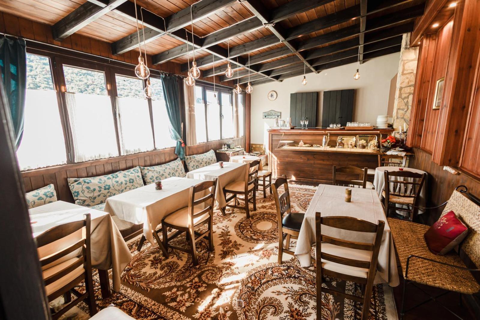 Fanaras Hotel Калаврита Экстерьер фото