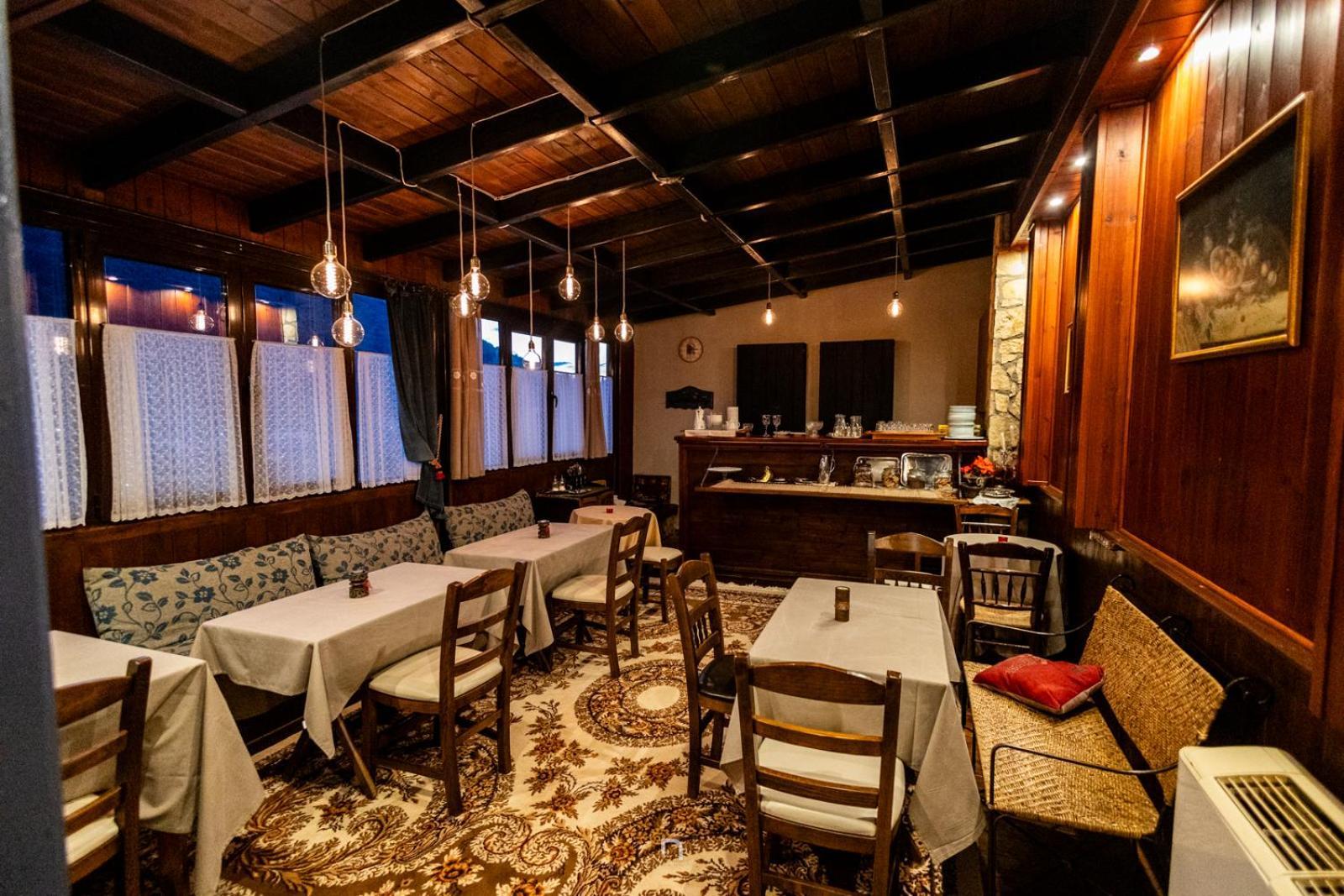 Fanaras Hotel Калаврита Экстерьер фото