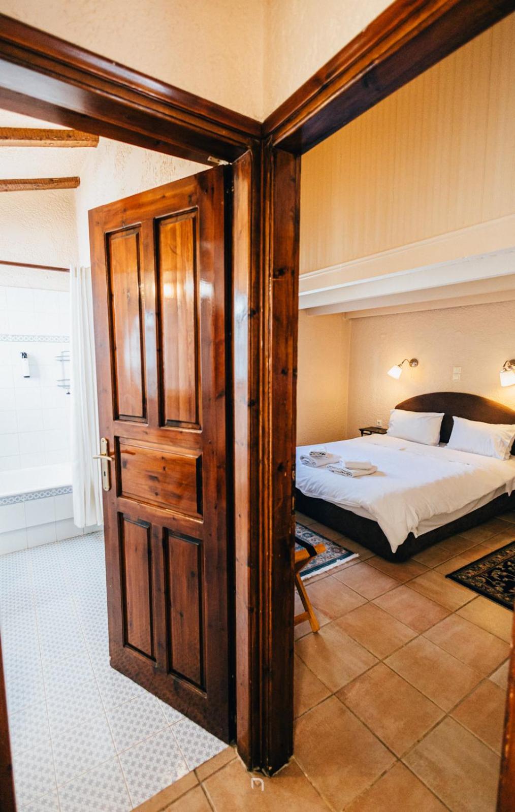 Fanaras Hotel Калаврита Экстерьер фото